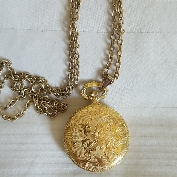 Vintage Sutton Gold Floral Etched Pocket Watch main image 5